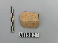 藏品(淺褐色夾砂素面陶)的圖片